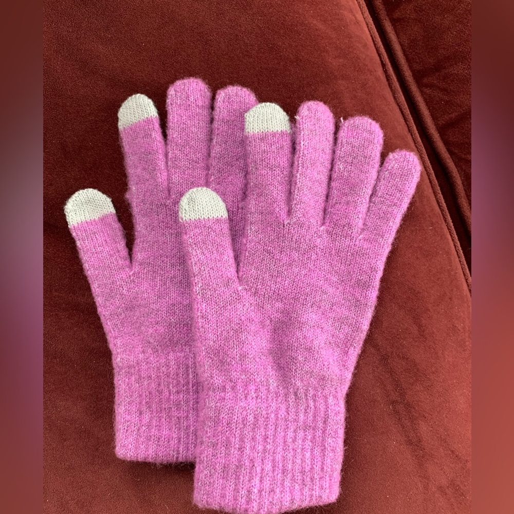 Pink gloves - touch screen compatible